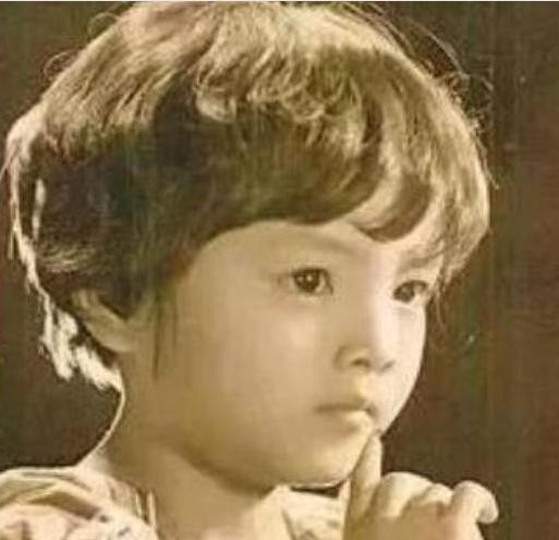 Sao nhí khổ nhất Cbiz: Bị bà nội tiêm thuốc kìm hãm dậy thì khi 13 tuổi, cuộc sống hôn nhân bế tắc cùng cực - Ảnh 1. Sao nhí khổ nhất Cbiz: Bị bà nội tiêm thuốc kìm hãm dậy thì khi 13 tuổi, cuộc sống hôn nhân bế tắc cùng cực - Ảnh 1.