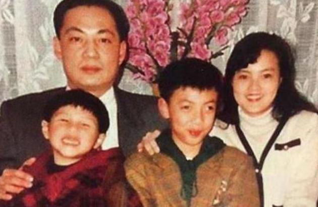 Sao nhí khổ nhất Cbiz: Bị bà nội tiêm thuốc kìm hãm dậy thì khi 13 tuổi, cuộc sống hôn nhân bế tắc cùng cực - Ảnh 6. Sao nhí khổ nhất Cbiz: Bị bà nội tiêm thuốc kìm hãm dậy thì khi 13 tuổi, cuộc sống hôn nhân bế tắc cùng cực - Ảnh 6.