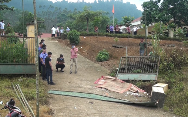 Công bố nguyên nhân khiến cổng trường bị đổ làm 3 học sinh tử vong ở Lào Cai - Ảnh 2.