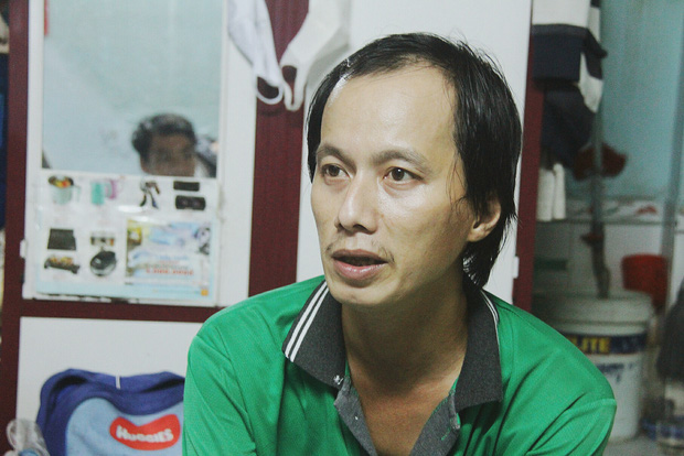 Gặp người cha địu b&eacute; trai 9 th&aacute;ng tuổi chạy xe &ocirc;m ở S&agrave;i G&ograve;n: M&igrave;nh c&oacute; lỗi với con, thấy con đi nắng m&agrave; x&oacute;t lắm - Ảnh 9.