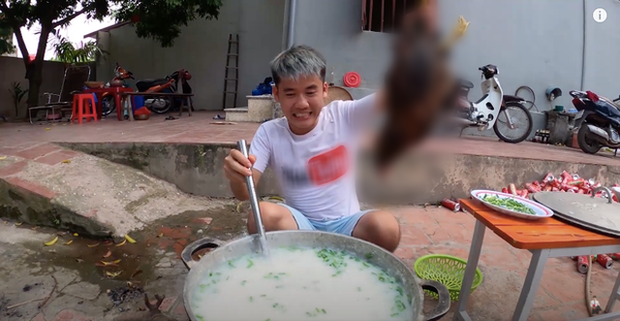 Phản ứng của con trai bà Tân Vlog sau khi bị phạt 7,5 triệu đồng vì video nấu cháo gà nguyên lông - Ảnh 3.