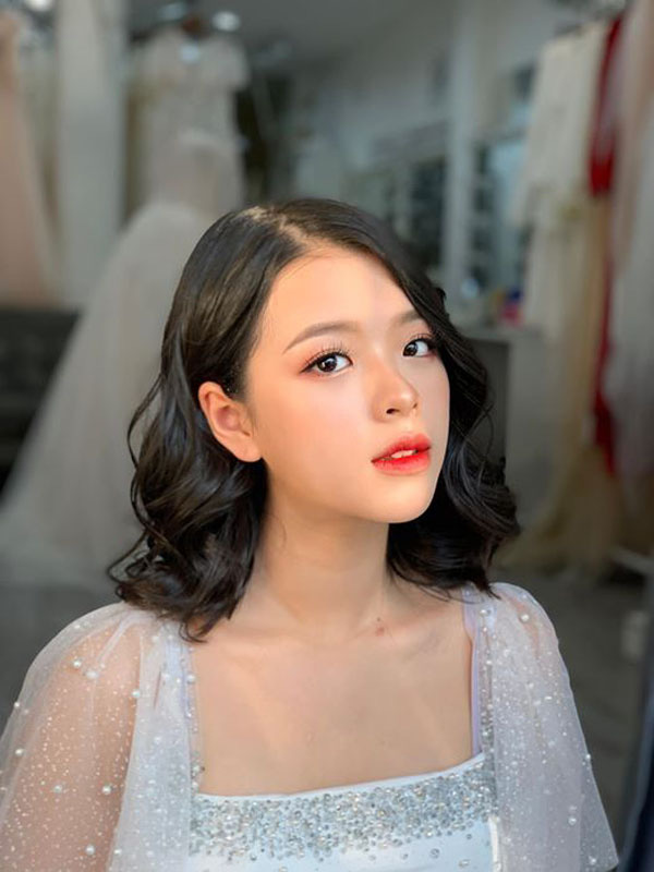 Con gái út 16 tuổi của NSƯT Chiều Xuân không những thay đổi ngoại hình đáng ngạc nhiên mà ngày càng sexy hút mắt  - Ảnh 3.