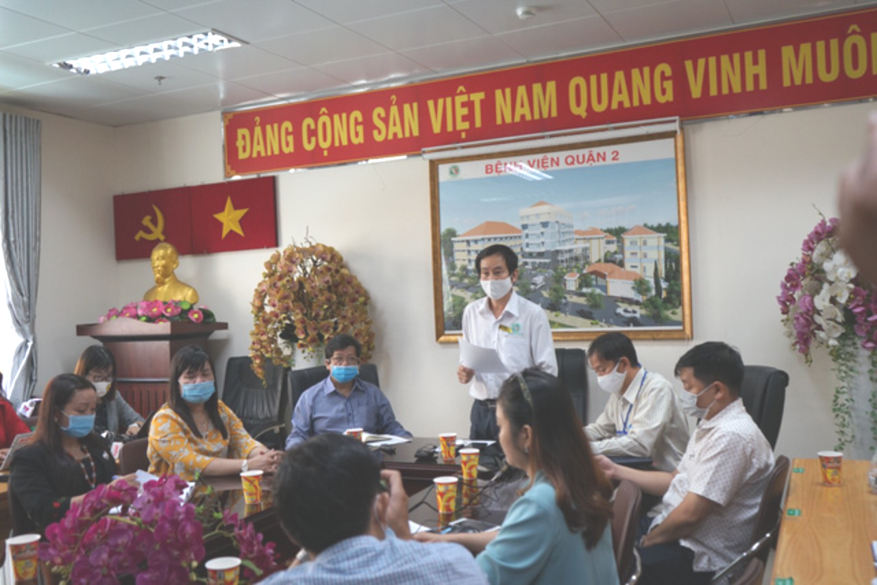 Ngừng cung cấp bánh su kem, xét nghiệm mẫu nước sau vụ hàng loạt học sinh tiểu học nghi ngộ độc  - Ảnh 2.