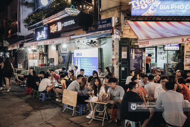 Tạ Hiện trở lại ngày Hà Nội trở lạnh: Người đông nghịt không có chỗ nhích chân! - Ảnh 16.