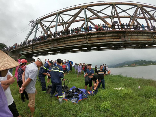 Bắc Giang: Tặng huy hiệu Tuổi trẻ dũng cảm cho tài xế tử vong vì nhảy sông cứu cô gái trẻ - Ảnh 2.