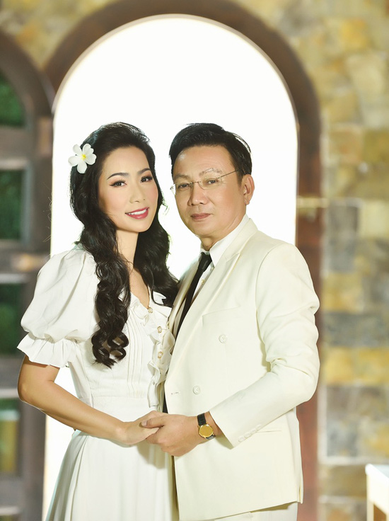 Vợ chồng Trịnh Kim Chi kỷ niệm 20 năm ngày cưới - Ảnh 8.
