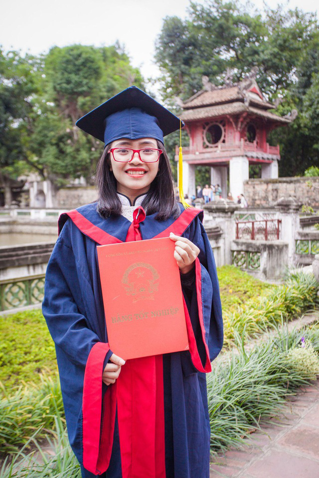 Cô giáo Hà Nội làm dự án tình nguyện vận động học sinh vùng cao mặc đồ lót - Ảnh 2.