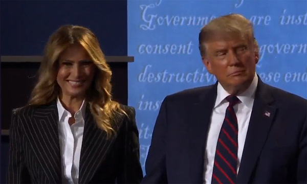 Đệ nhất Phu nhân Tổng thống Mỹ mỉm cười tươi tắn sau bài phát biểu lợi thế của ông Trump - Ảnh 3.