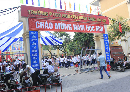 Hà Nội: Hơn 2 triệu học sinh nô nức đến trường khai giảng năm học mới - Ảnh 7.