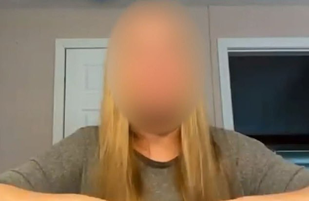 Đăng ảnh con gái 8 tuổi lên Facebook, người mẹ sốc nặng khi phát hiện búp bê tình dục trẻ em được rao bán giống hệt con mình - Ảnh 1.