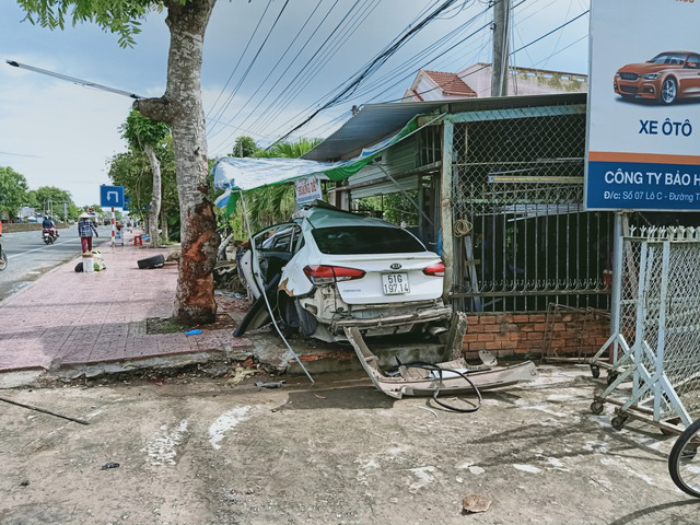 Thông tin thêm về vụ tai nạn 3 người văng ra khỏi ô tô - Ảnh 2.