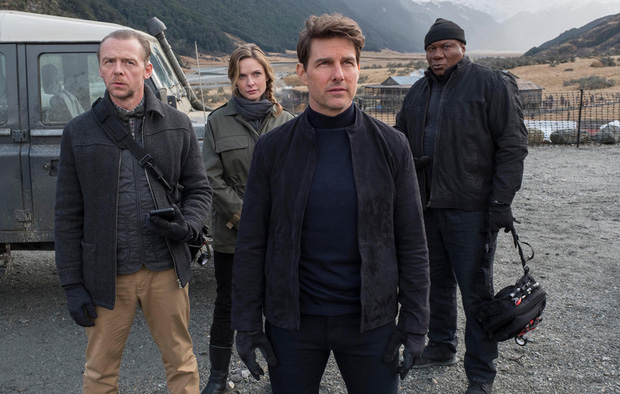 Fan sốc nặng với cảnh Tom Cruise lao xe khỏi vách núi ở hậu trường Mission: Impossible 7 - Ảnh 1.