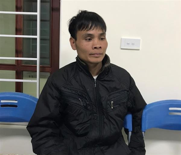 Cha già bật khóc khi đoàn tụ với con gái 15 tuổi bị bán sau 2 năm - Ảnh 1. Cha già bật khóc khi đoàn tụ với con gái 15 tuổi bị bán sau 2 năm - Ảnh 1.