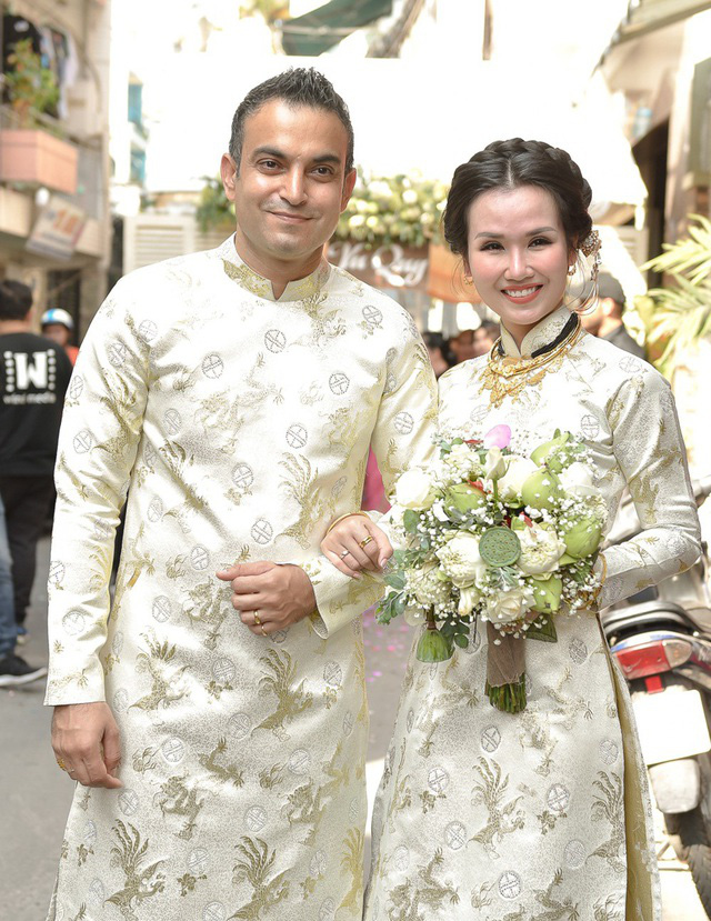 Trọn bộ người đẹp Việt đeo vàng trĩu cổ trong ngày lấy chồng - Ảnh 11.