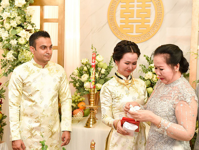 Trọn bộ người đẹp Việt đeo vàng trĩu cổ trong ngày lấy chồng - Ảnh 12.