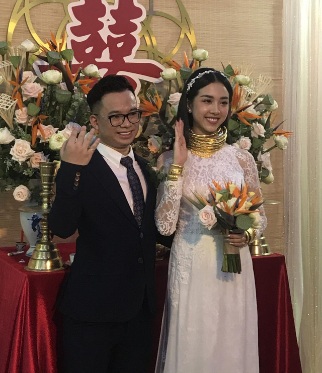 Trọn bộ người đẹp Việt đeo vàng trĩu cổ trong ngày lấy chồng - Ảnh 3.