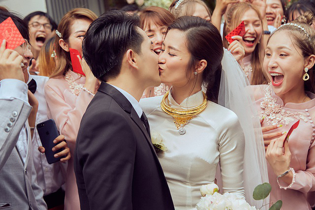 Trọn bộ người đẹp Việt đeo vàng trĩu cổ trong ngày lấy chồng - Ảnh 8.