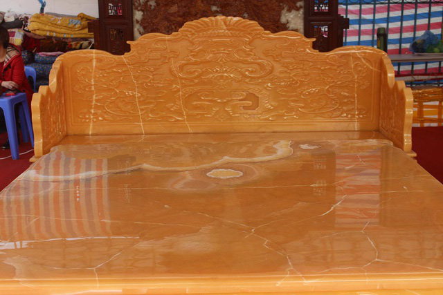 Chiêm ngưỡng bộ bàn ghế khủng bằng ngọc quý ở Ninh Bình - Ảnh 4.
