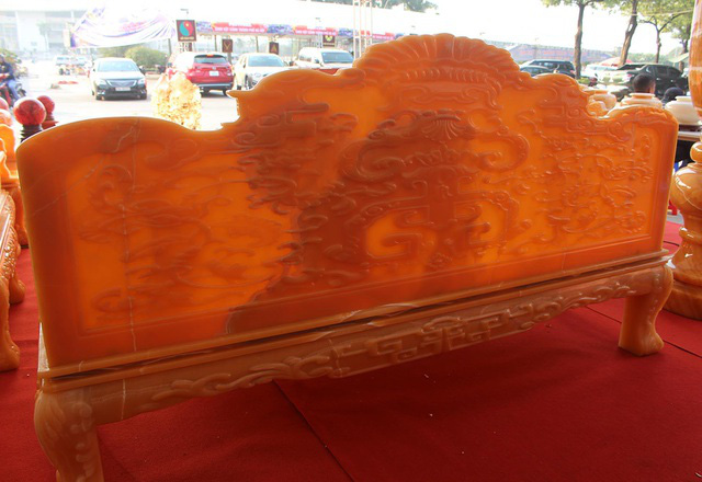 Chiêm ngưỡng bộ bàn ghế khủng bằng ngọc quý ở Ninh Bình - Ảnh 5.