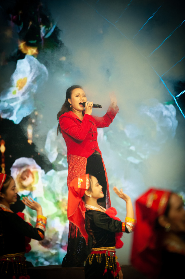 Đón Tết cùng VTV 2021: Khánh Linh hứa hẹn mang đến màn trình diễn độc đáo - Ảnh 6.