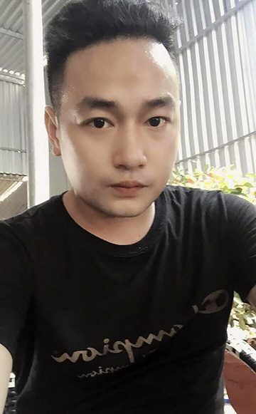 Thu&ecirc; thợ r&egrave;n l&agrave;m vũ kh&iacute; để hỗn chiến - Ảnh 1.