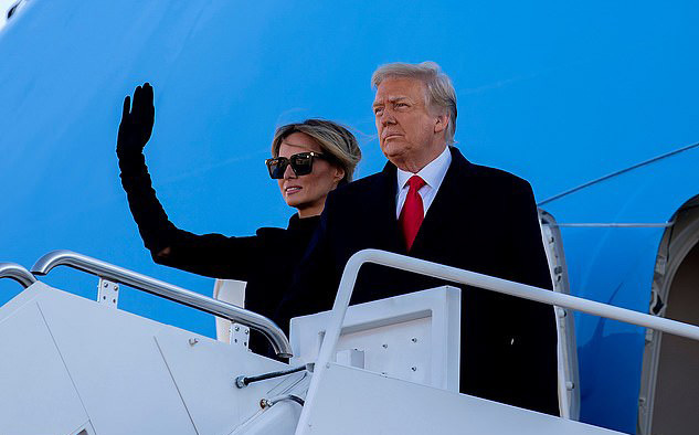 Barron Trump ở đâu trong ngày cha rời nhiệm sở - Ảnh 2.