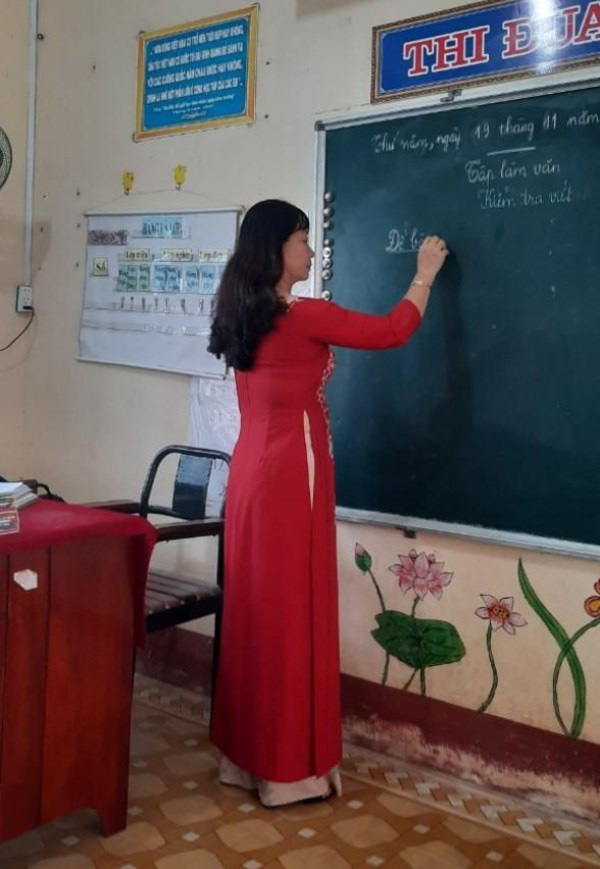Cô giáo lớp 4 trường làng nhận danh hiệu Nhà giáo Nhân dân 2020 - Ảnh 3.