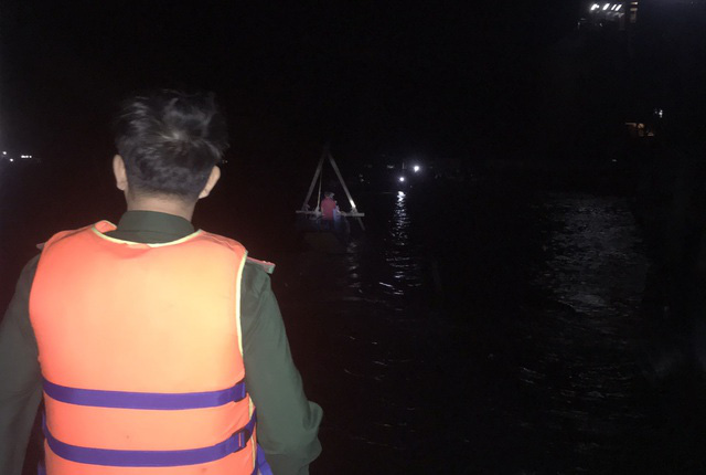 Đi câu cá trên vịnh Cam Ranh, 2 thanh niên tử nạn - Ảnh 1.