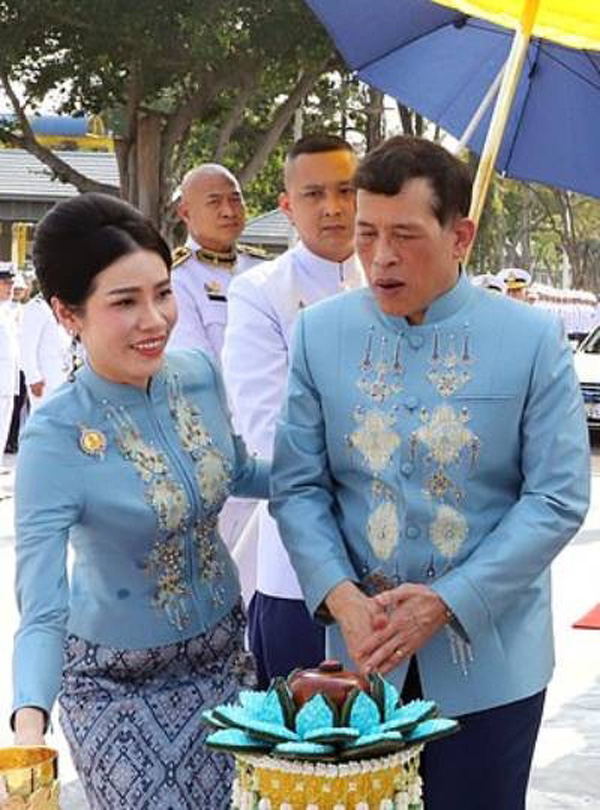 Quyết định bất ngờ của Vua Thái Lan: Phong Hoàng quý phi thành Hoàng hậu - Ảnh 2.