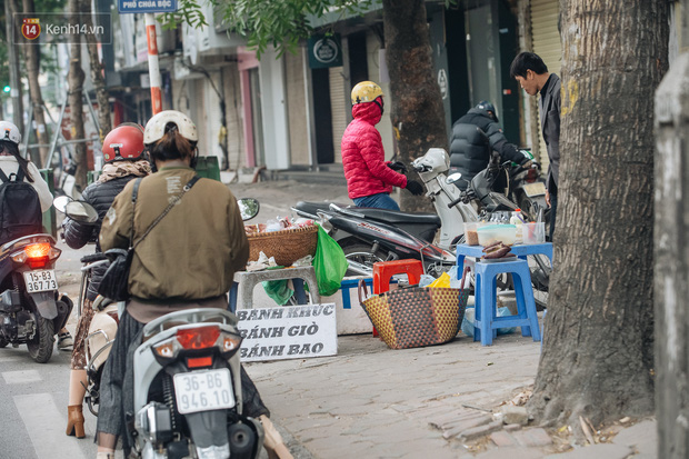  Người dân 2 miền tấp nập đi làm ngày đầu tiên sau kì nghỉ Tết Dương lịch, nhiều tuyến đường ùn tắc nghiêm trọng - Ảnh 15.