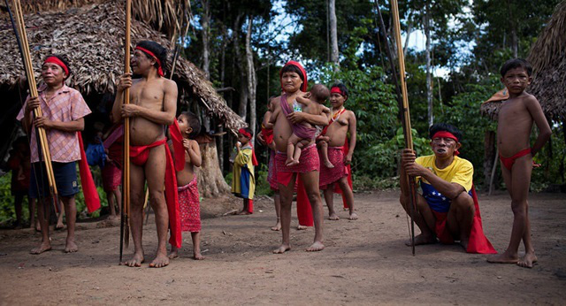 Tập tục kỳ lạ của bộ tộc sống biệt lập trong rừng sâu Amazon - Ảnh 4.
