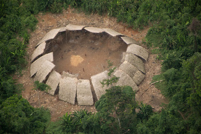 Tập tục kỳ lạ của bộ tộc sống biệt lập trong rừng sâu Amazon - Ảnh 7.