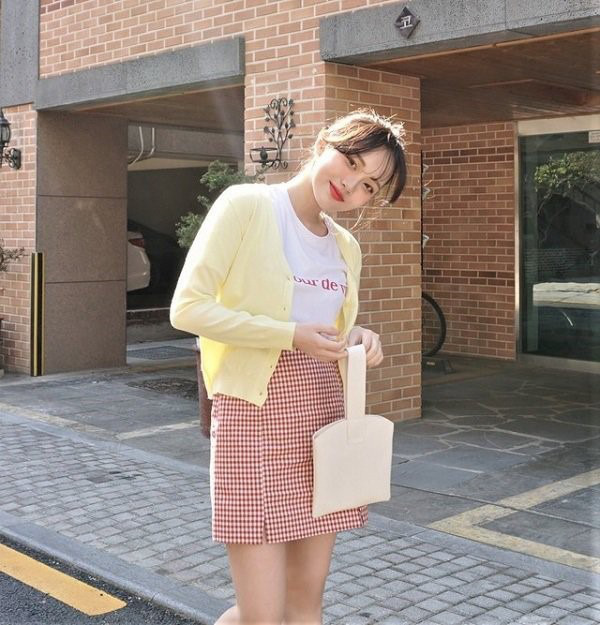 Năm mới thêm một tuổi, nhưng nàng cứ nhắm mấy outfit này, kiểu gì cũng được khen trẻ trung - Ảnh 10.