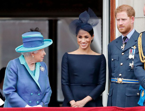 Dân mạng phẫn nộ với quyết định tuyệt tình với hoàng gia Anh của Meghan Markle và Hoàng tử Harry - Ảnh 2.