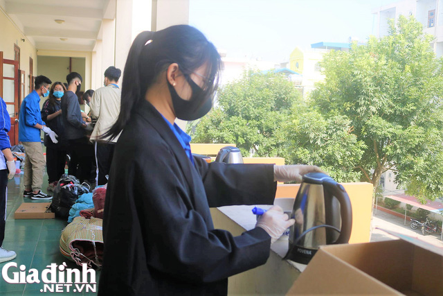 Hình ảnh sinh viên ĐH Hàng Hải Việt Nam thu dọn khu nội trú phục vụ cách ly tập trung  - Ảnh 3.
