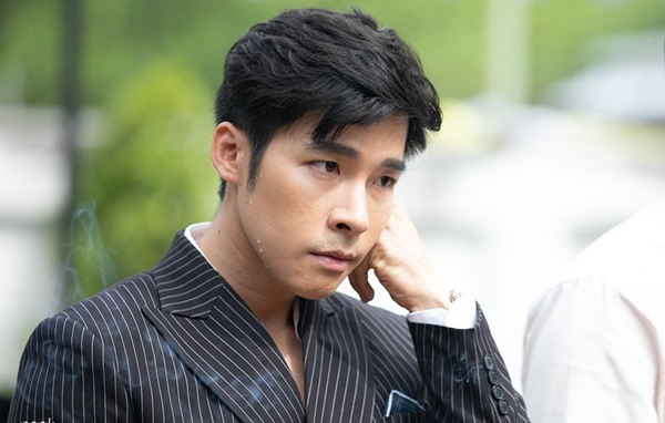 Gần Tết chồng cũ mua cây đào đắt tiền làm quà mong đoàn tụ, ai ngờ phải đứng hình khi nhìn thấy người đàn ông đang gói bánh chưng trong sân - Ảnh 2. Gần Tết chồng cũ mua cây đào đắt tiền làm quà mong đoàn tụ, ai ngờ phải đứng hình khi nhìn thấy người đàn ông đang gói bánh chưng trong sân - Ảnh 2.