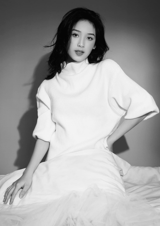 Nữ sinh ĐH Kinh tế quốc d&acirc;n đẹp dung dị nhưng vẫn cuốn h&uacute;t - Ảnh 1.