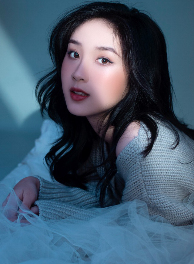 Nữ sinh ĐH Kinh tế quốc d&acirc;n đẹp dung dị nhưng vẫn cuốn h&uacute;t - Ảnh 2.