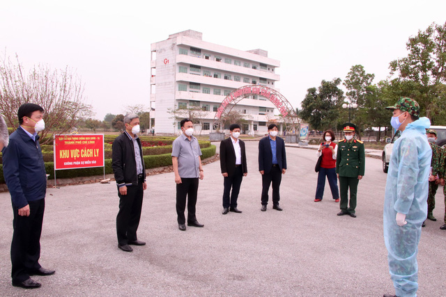 Thứ trưởng Bộ Y tế Nguyễn Trường Sơn kiểm tra công tác phòng chống dịch tại Hải Dương  - Ảnh 3.