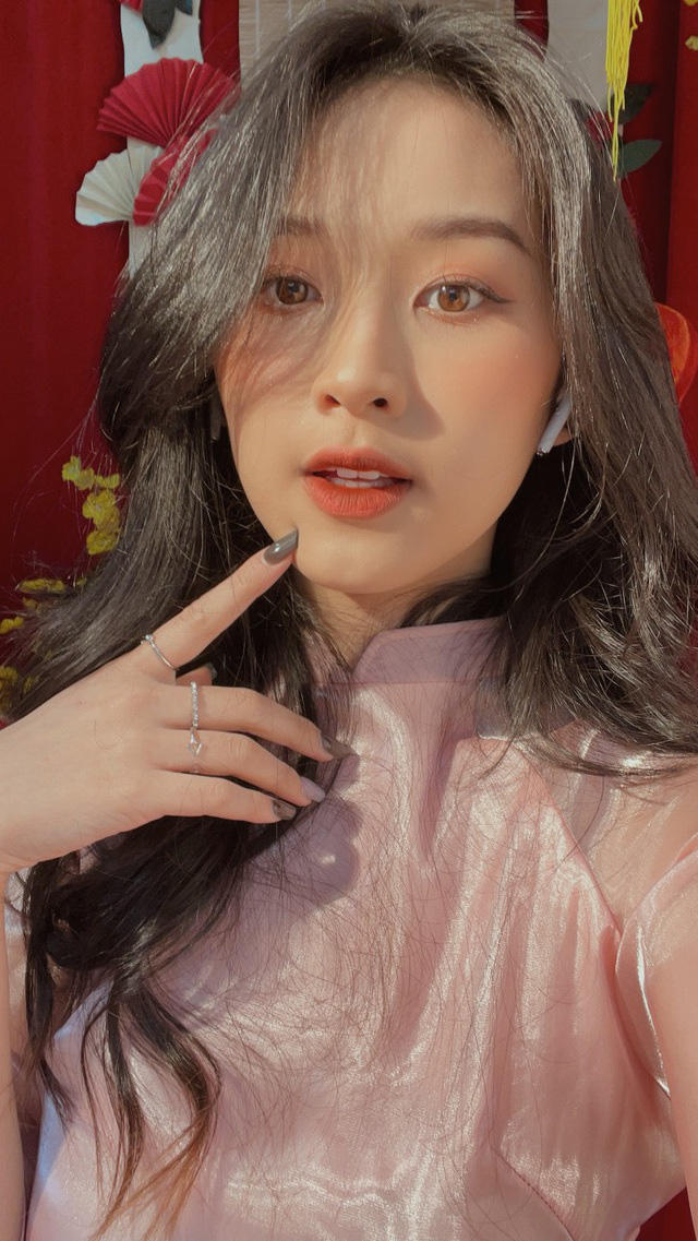 Nữ sinh ĐH Kinh tế quốc d&acirc;n đẹp dung dị nhưng vẫn cuốn h&uacute;t - Ảnh 4.