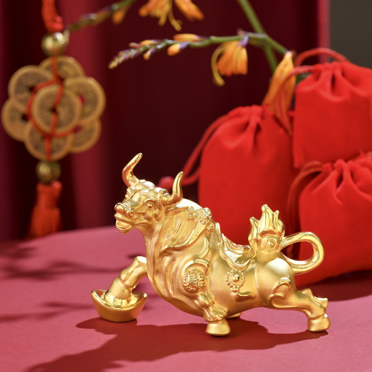 Các doanh nghiệp vàng đua nhau ra mẫu trâu vàng 9999 độc lạ để hút khách ngày Thần Tài - Ảnh 3.
