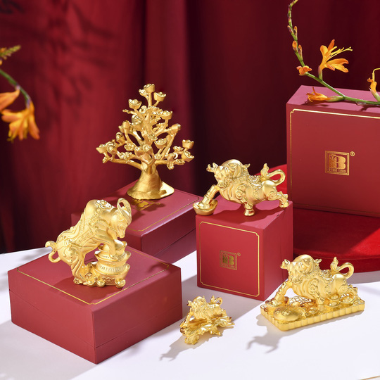 Các doanh nghiệp vàng đua nhau ra mẫu trâu vàng 9999 độc lạ để hút khách ngày Thần Tài - Ảnh 4.