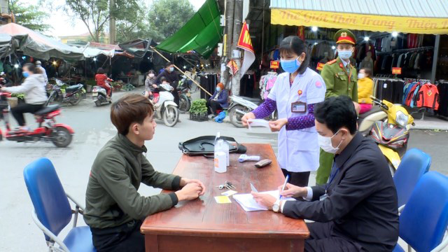 Quế Võ - Bắc Ninh: Xử phạt gần 100 người không đeo khẩu trang phòng dịch COVID-19 - Ảnh 3.