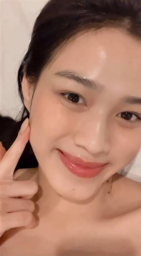 HH Đỗ Thị Hà khoe mặt mộc sau 3 tháng đăng quang: Nhan sắc khác xa so với ngày trước - Ảnh 1. HH Đỗ Thị Hà khoe mặt mộc sau 3 tháng đăng quang: Nhan sắc khác xa so với ngày trước - Ảnh 1.