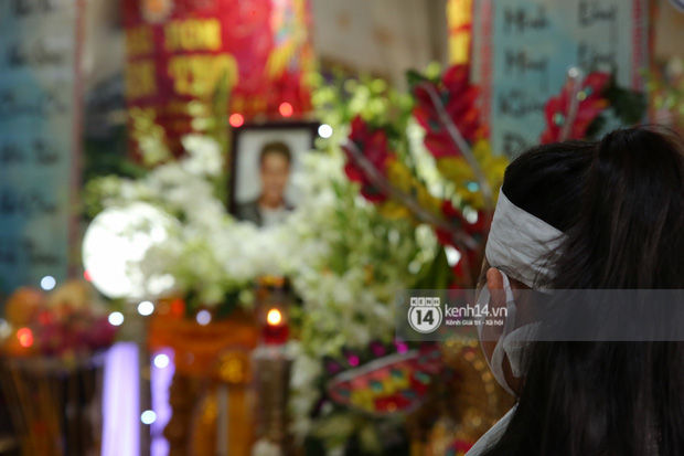 Lễ an táng diễn viên Hải Đăng: Vợ sắp cưới suy sụp ôm di ảnh, người thân khóc nghẹn tiễn đưa - Ảnh 22.