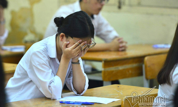 Chuyện hộ khẩu trong phương án thi lớp 10 ở Hà Nội gây tranh cãi - Ảnh 1.