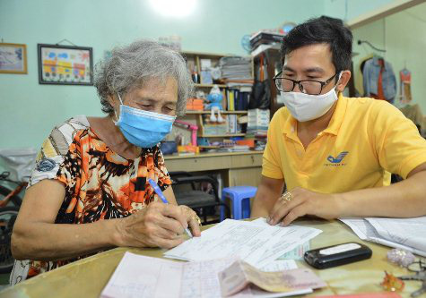 Bảo hiểm xã hội TP Hà Nội đảm bảo quyền lợi cho người dân mùa dịch COVID-19 - Ảnh 1.