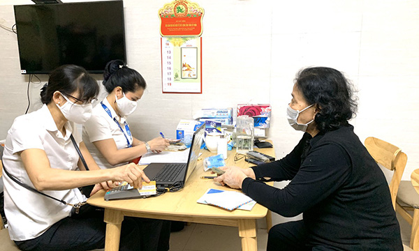 Bảo hiểm xã hội TP Hà Nội đảm bảo quyền lợi cho người dân mùa dịch COVID-19 - Ảnh 2.