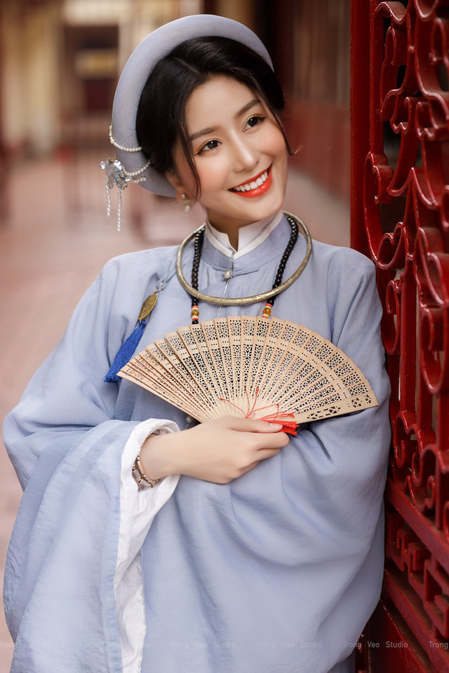 Hot girl trường HUFLIT xinh như mộng trong chiếc áo Tấc cổ truyền - Ảnh 3. Hot girl trường HUFLIT xinh như mộng trong chiếc áo Tấc cổ truyền - Ảnh 3.