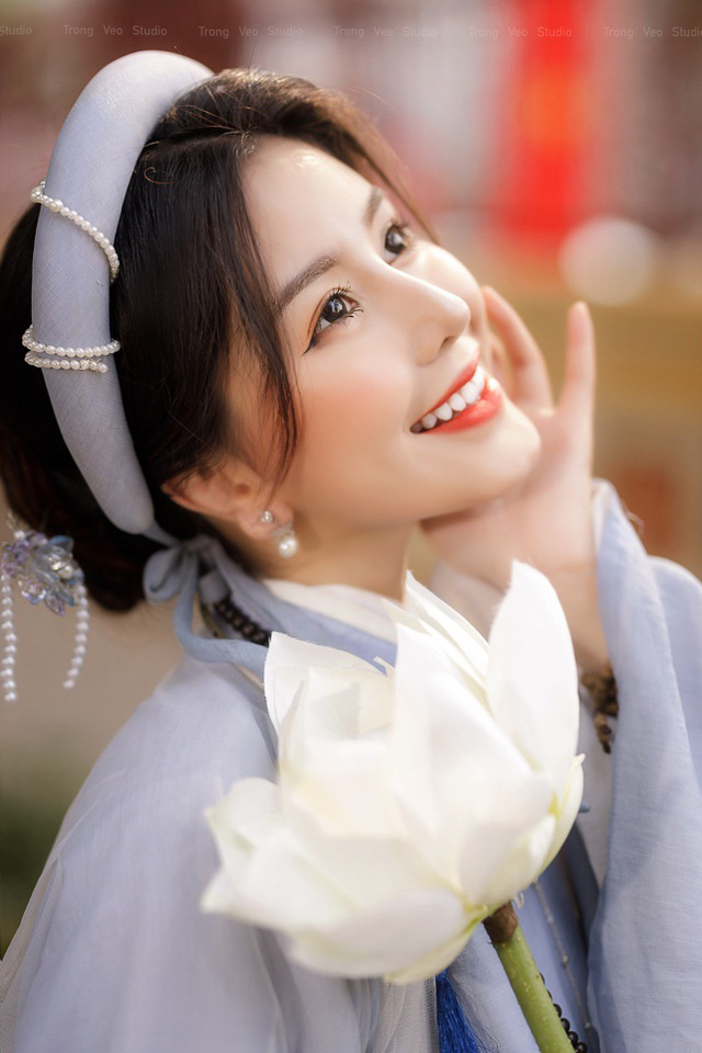 Hot girl trường HUFLIT xinh như mộng trong chiếc áo Tấc cổ truyền - Ảnh 6. Hot girl trường HUFLIT xinh như mộng trong chiếc áo Tấc cổ truyền - Ảnh 6.